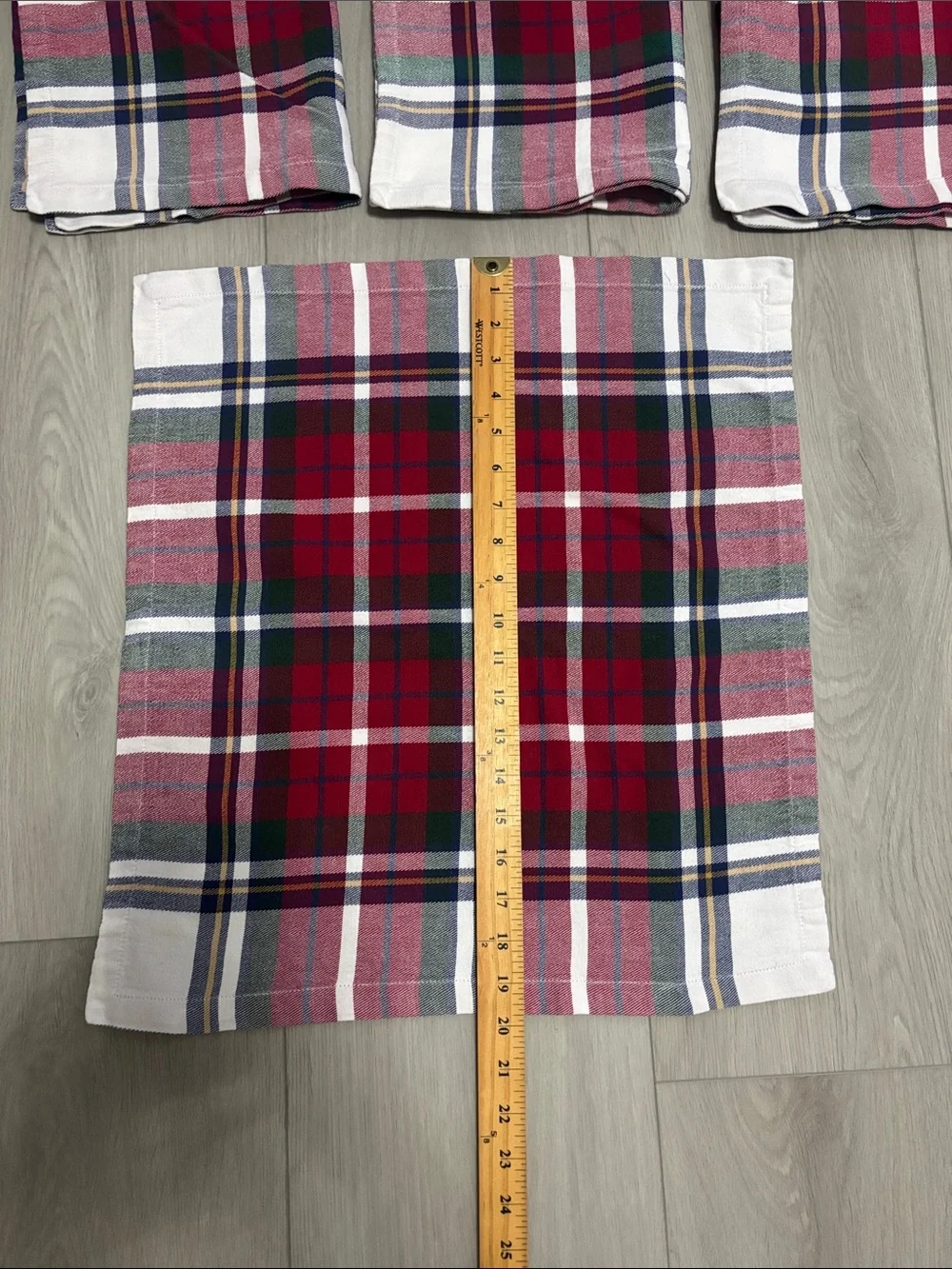 Williams Sonoma Classic Tartan Plaid Red Green Blue 100% Cotton Napkins 7 Italy